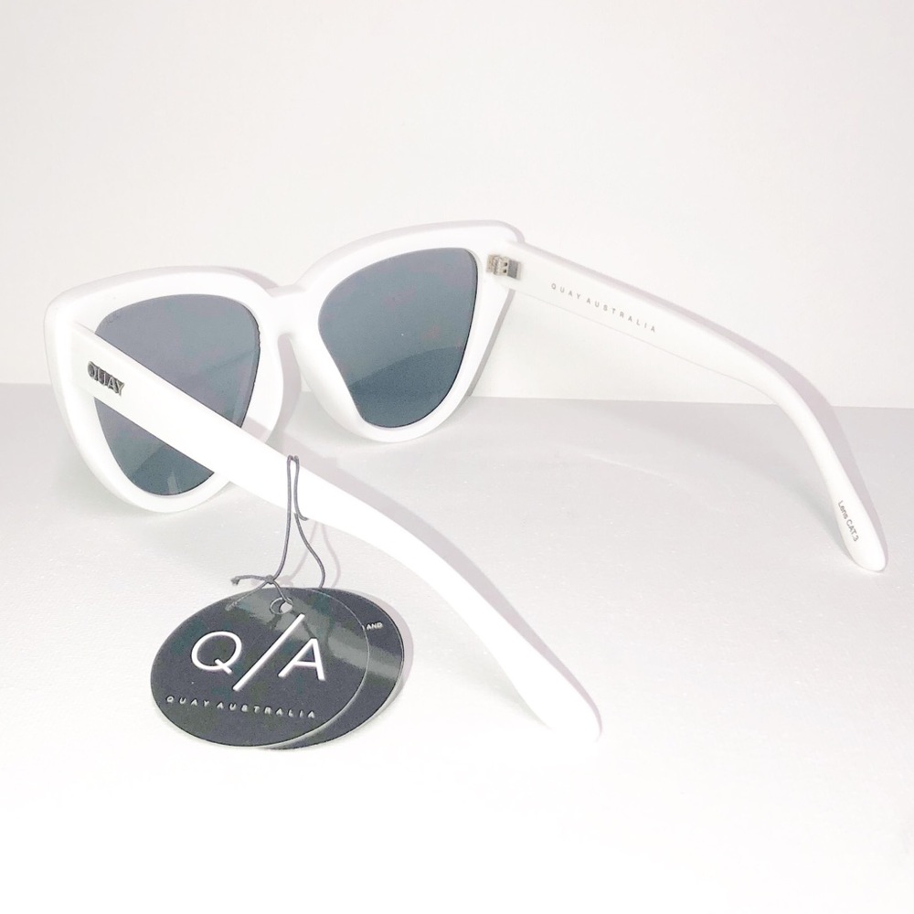 Quay StrayCat White Gold Mirror Smoke Lens Sunnies - Picture 6 of 12